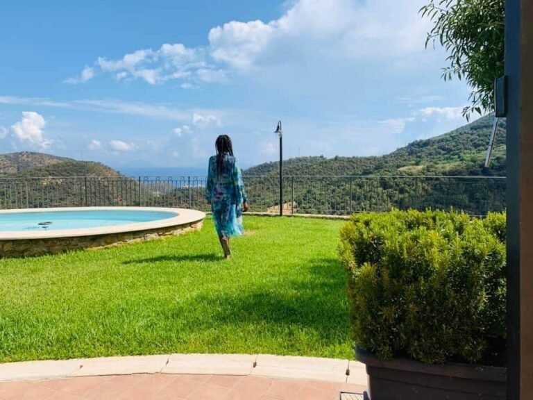 Villa Ginevra, a hotel with views of the mountains and sea in Northern Sicily